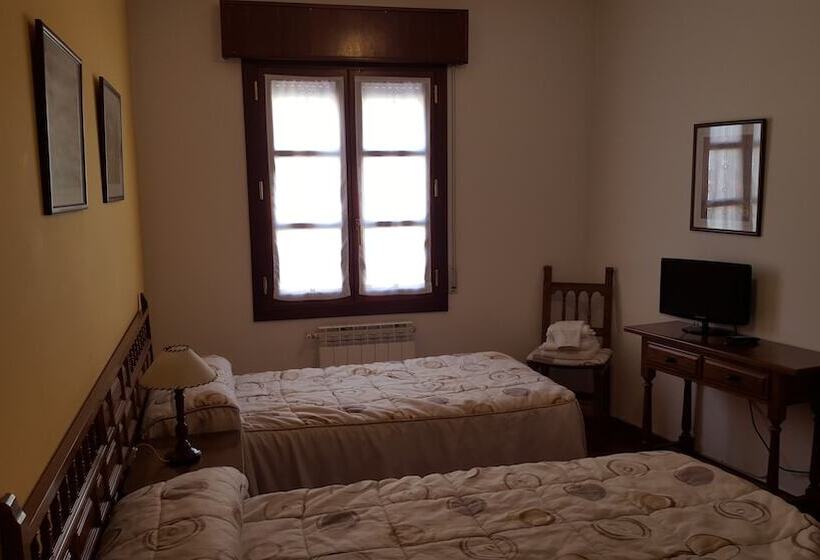 اتاق استاندارد یک نفره, Las Cantigas