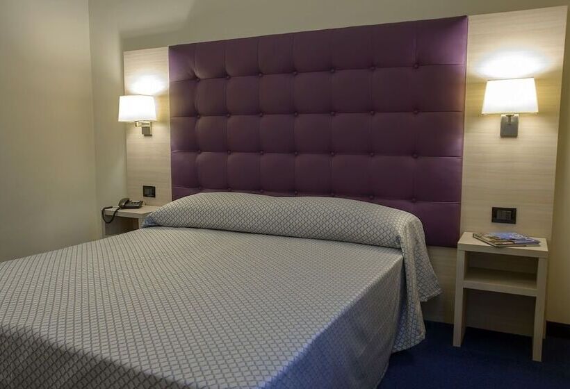 غرفة قياسية ثلاثية, Torino Porta Susa