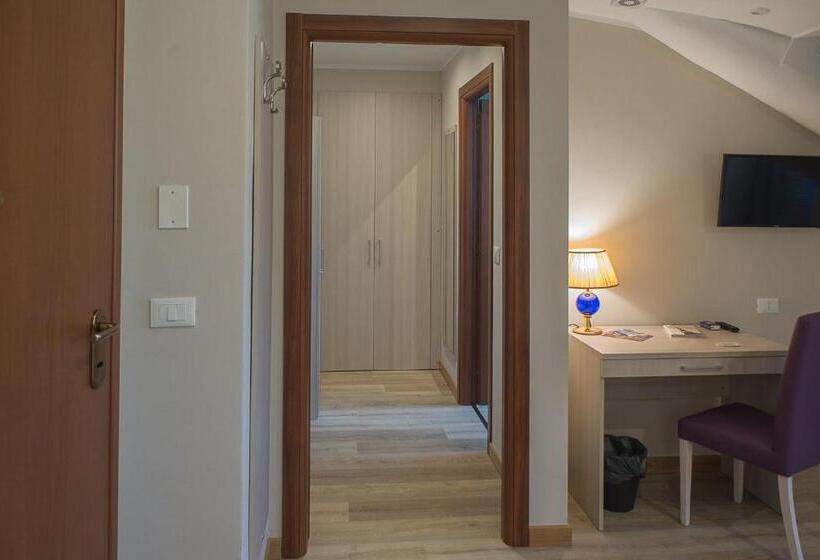 غرفة قياسية ثلاثية, Torino Porta Susa