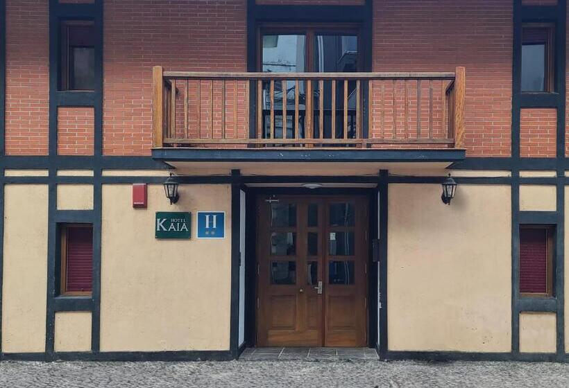 חדר סטנדרט לשלושה, Kaia