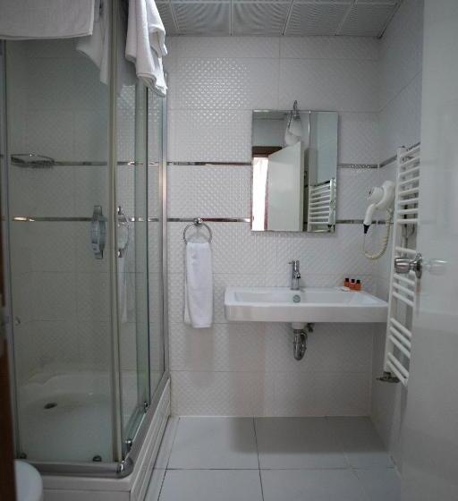 اتاق اکونومی, Emin Efendi Konaklari