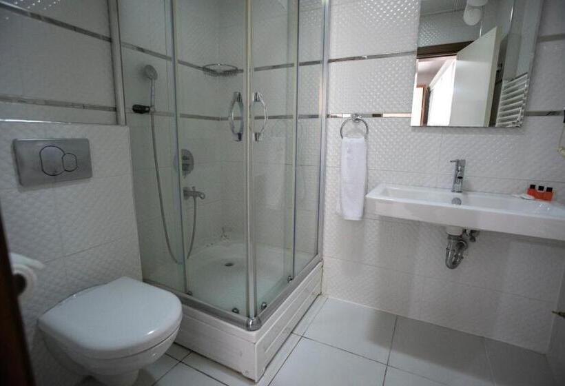 اتاق اکونومی, Emin Efendi Konaklari