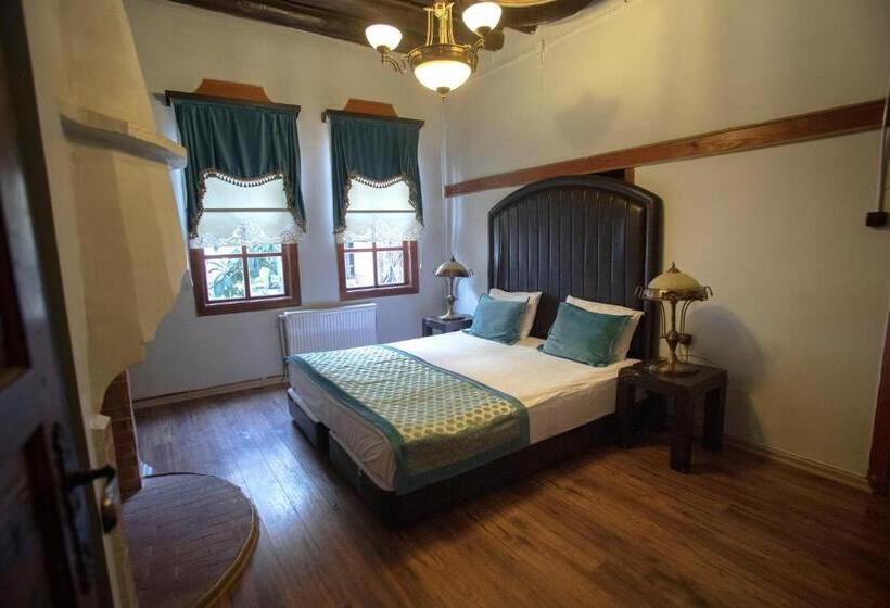 اتاق اکونومی, Emin Efendi Konaklari