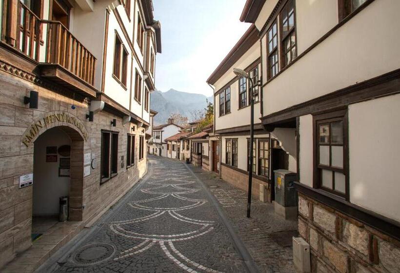 اتاق استاندارد سه نفره, Emin Efendi Konaklari