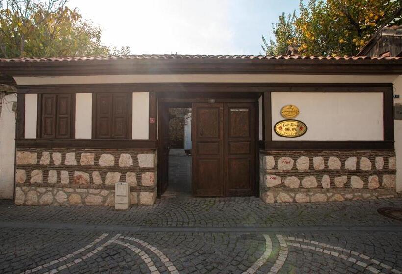 اتاق استاندارد با چشمانداز دریاچه, Emin Efendi Konaklari