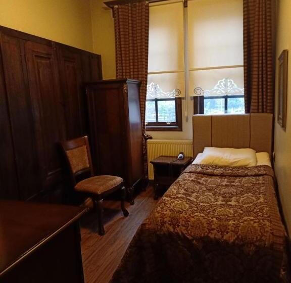 اتاق اکونومی یک تخته, Emin Efendi Konaklari