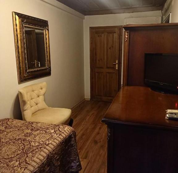 اتاق اکونومی یک تخته, Emin Efendi Konaklari