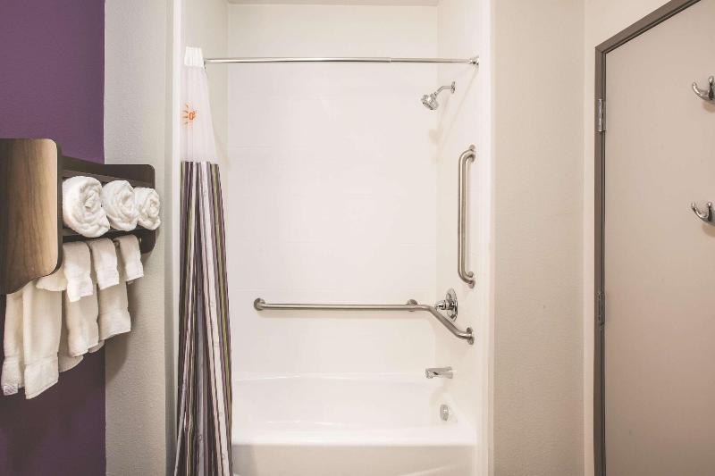 适合残疾人使用的标准间, La Quinta By Wyndham Lubbock South