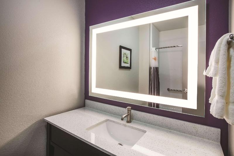 带大床的行政房间, La Quinta By Wyndham Lubbock South