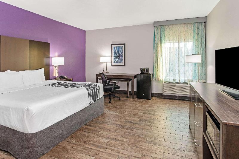 适合残疾人士使用的带超级大床的标准间, La Quinta By Wyndham Lubbock South