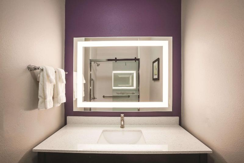 适合残疾人士使用的带超级大床的标准间, La Quinta By Wyndham Lubbock South