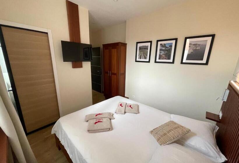 기본룸, L'oustaou De Porquerolles