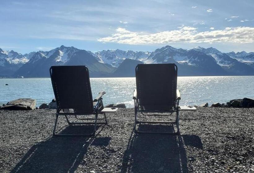 استودیوی لوکس, Resurrection Lodge On The Bay