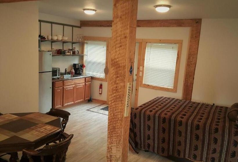 استودیوی لوکس, Resurrection Lodge On The Bay