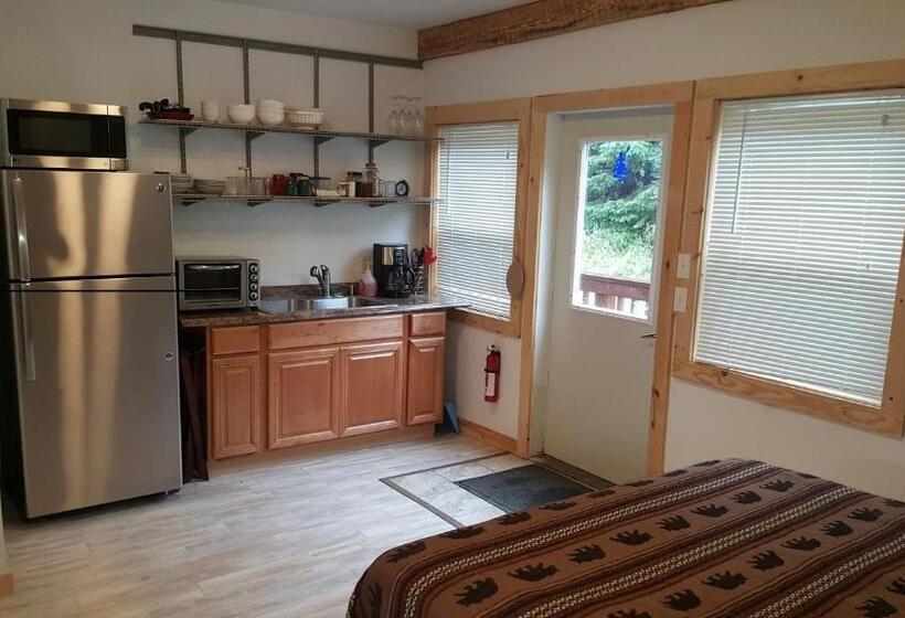 استودیوی لوکس, Resurrection Lodge On The Bay