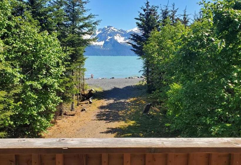 اتاق لوکس, Resurrection Lodge On The Bay