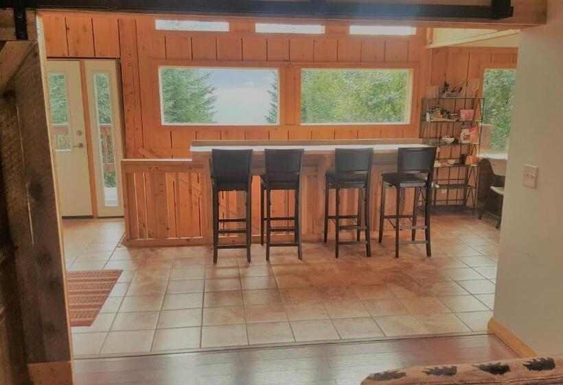 اتاق لوکس, Resurrection Lodge On The Bay