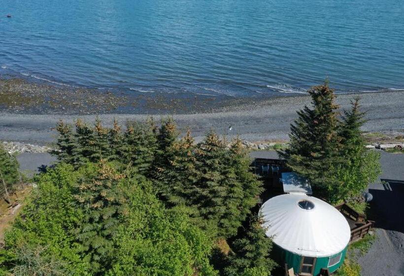 بانگلوی استاندارد, Resurrection Lodge On The Bay