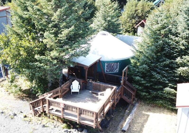 بانگلوی استاندارد, Resurrection Lodge On The Bay