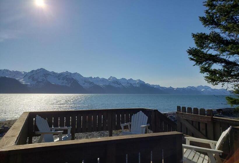 بانگلوی استاندارد, Resurrection Lodge On The Bay