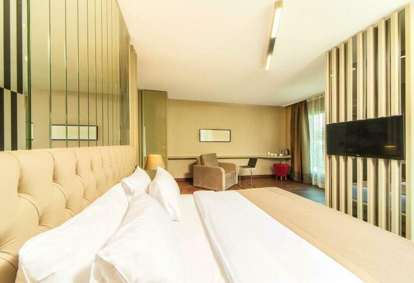 デラックスルーム, The City Suites