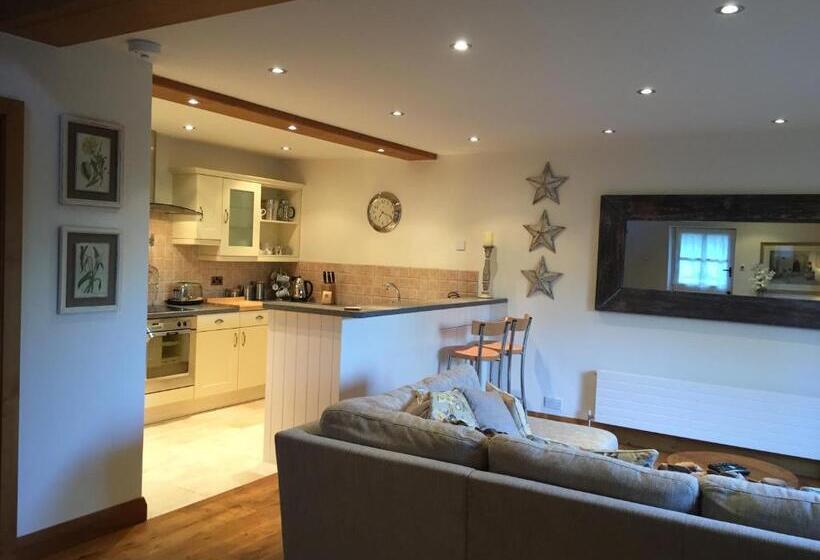 Дом 1 Спальня, The Apple Shed