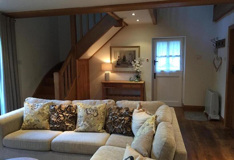 Дом 1 Спальня, The Apple Shed