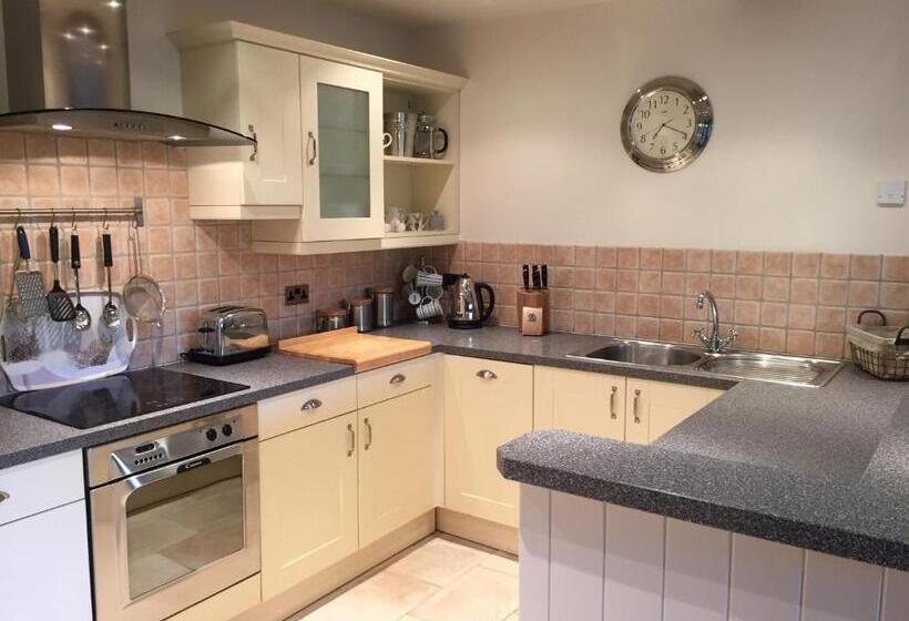 Дом 1 Спальня, The Apple Shed