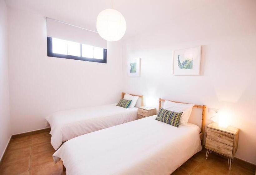 ルームシェアのワンベッド, Surfers Retreat