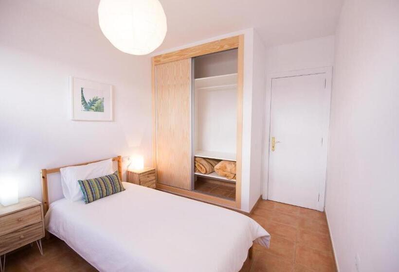 ルームシェアのワンベッド, Surfers Retreat