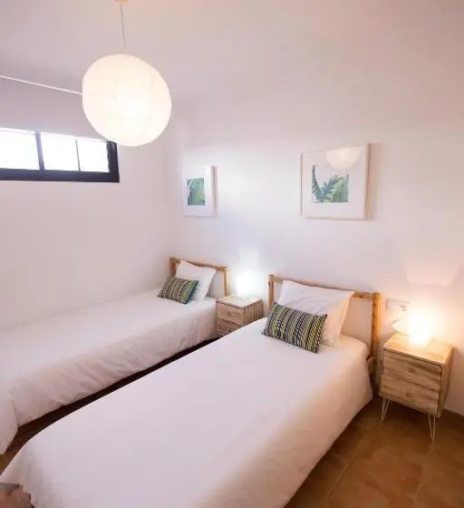 ルームシェアのワンベッド, Surfers Retreat