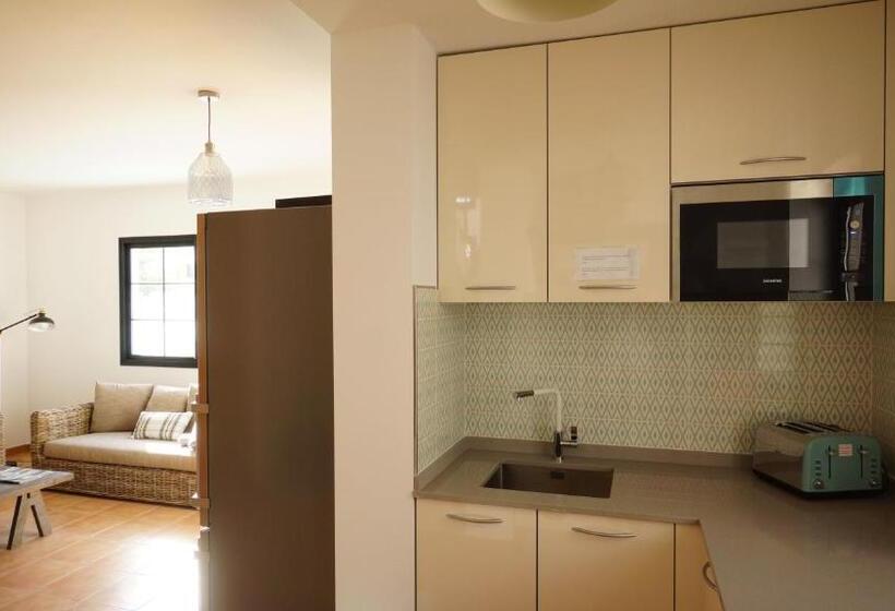 ルームシェアのワンベッド, Surfers Retreat