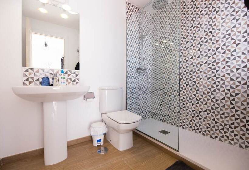 ルームシェアのワンベッド, Surfers Retreat