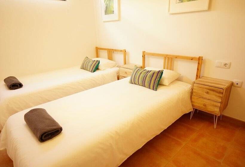 ルームシェアのワンベッド, Surfers Retreat