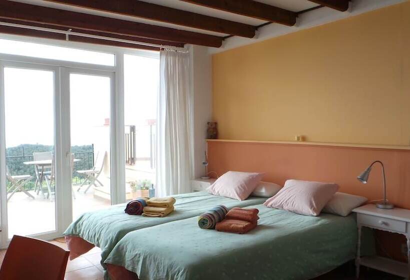 اتاق راحتی با چشمانداز دریا, La Roqueta