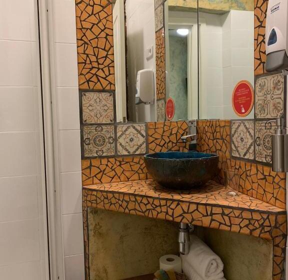 اتاق اکونومی, Hostal Artistic B&b