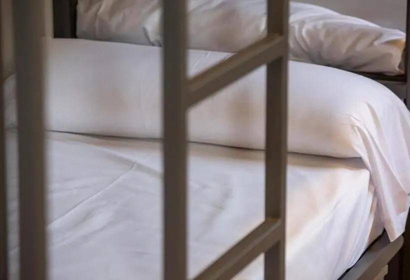 ルームシェアのワンベッド, Hostel La Pedriza