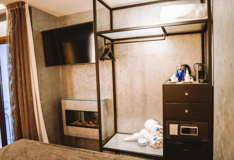 غرفة ديلوكس مزودة بشرفة, Mamma Mia Hotel Boutique   Only Adults