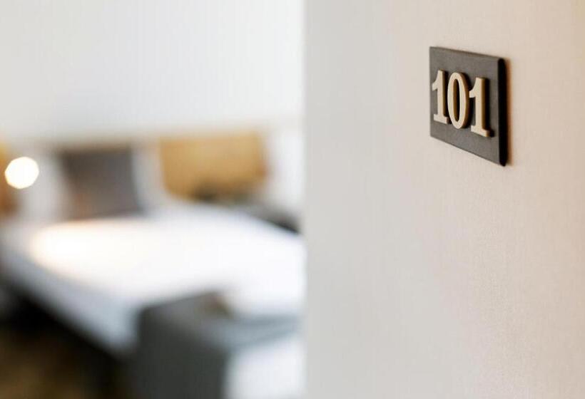 标准三人间, Duc Allotjament