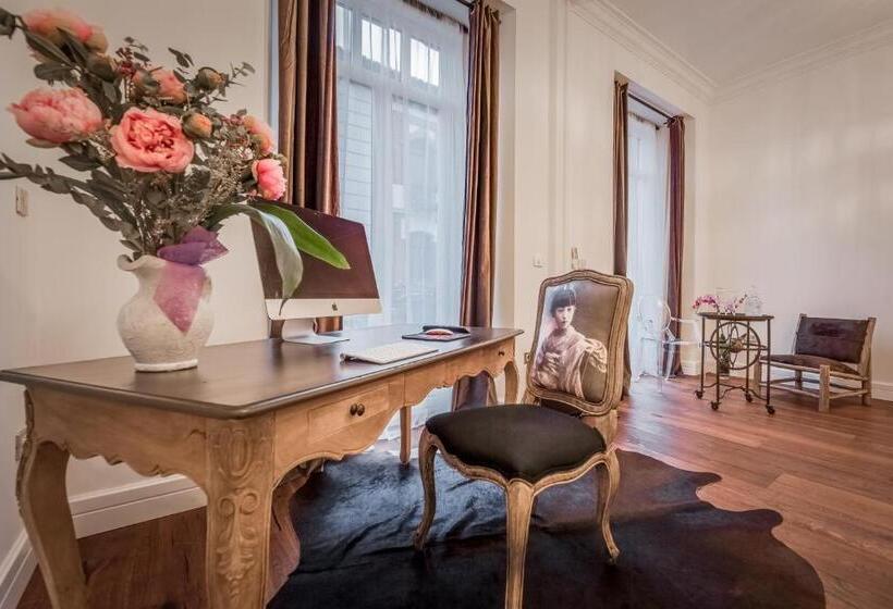 سوییت, Purple Dog Suites