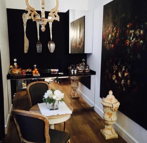 سوییت, Purple Dog Suites