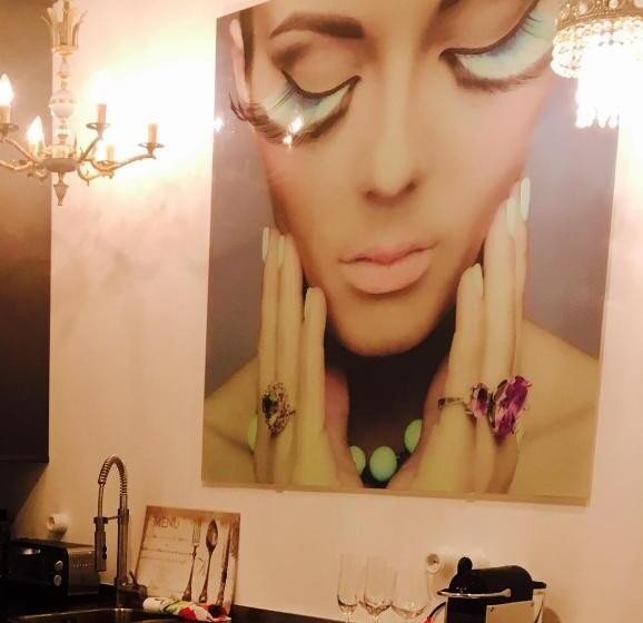 سوییت, Purple Dog Suites