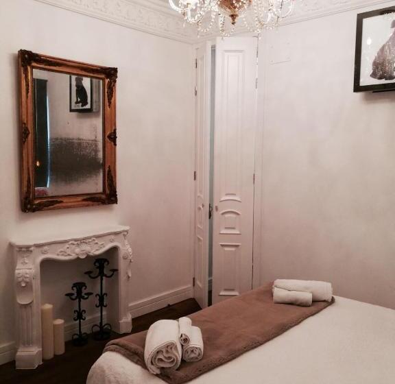 سوییت, Purple Dog Suites