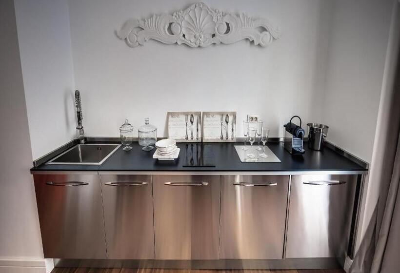 سوییت, Purple Dog Suites