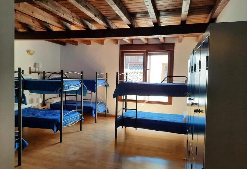 تختخواب در اتاق مشترک, La Casa De Mi Abuela