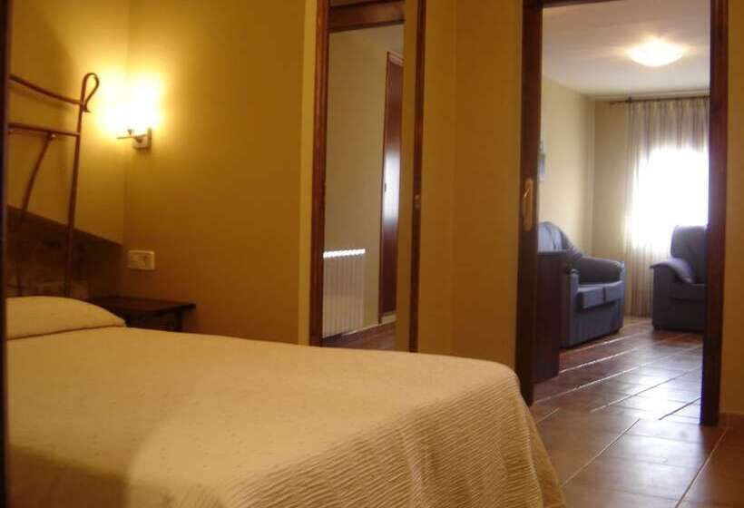 سوئیت جونیور با تراس, Hostal Casa Laure Y Mª Jose