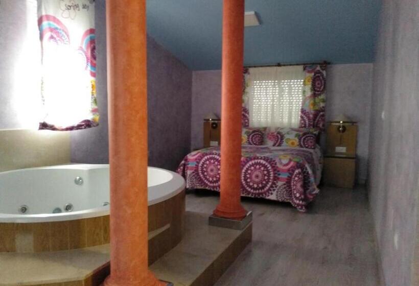 スタンダードスタジオ, Hostal Orly