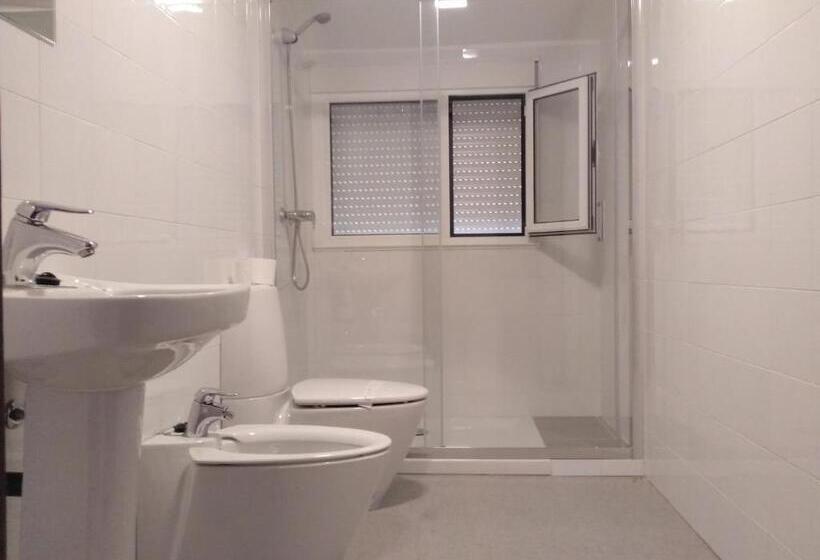 スタンダードスタジオ, Hostal Orly