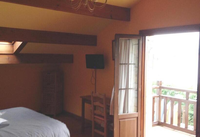 اتاق لوکس با بالکن, La Wave Surf House