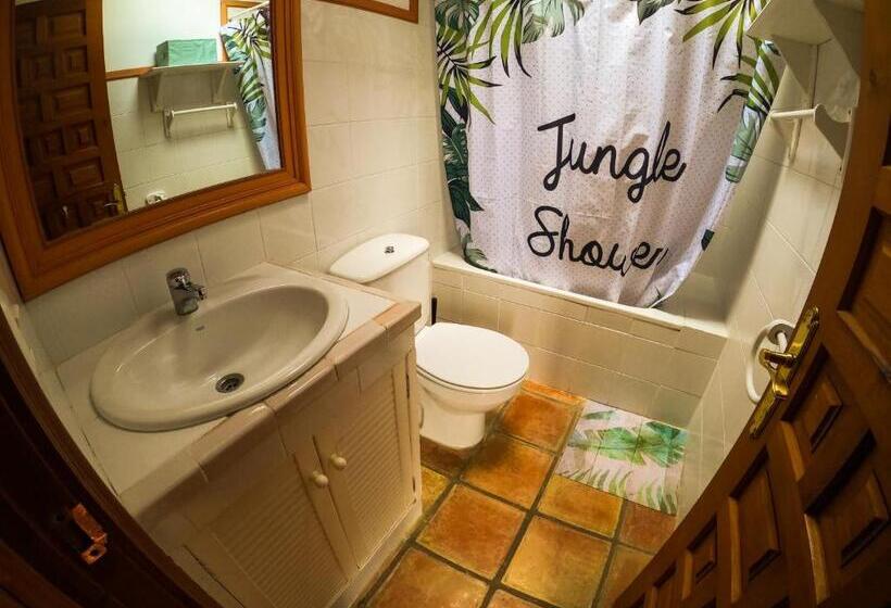 اتاق لوکس با بالکن, La Wave Surf House
